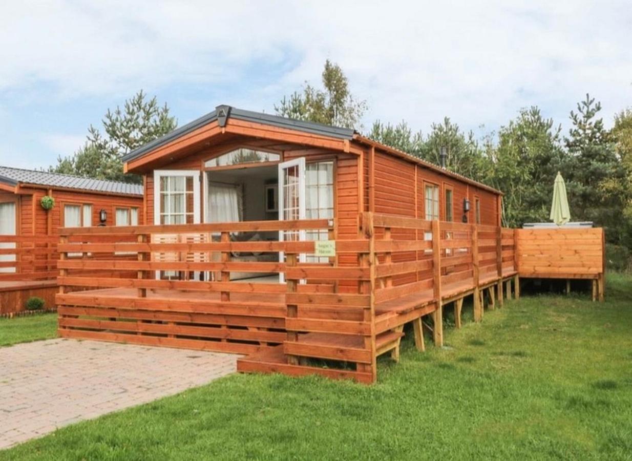 Angie'S Haven, Superb 2 Bedroom Lodge With Hot Tub - Sleeps 6 - Felmoor Park Морпет Екстер'єр фото