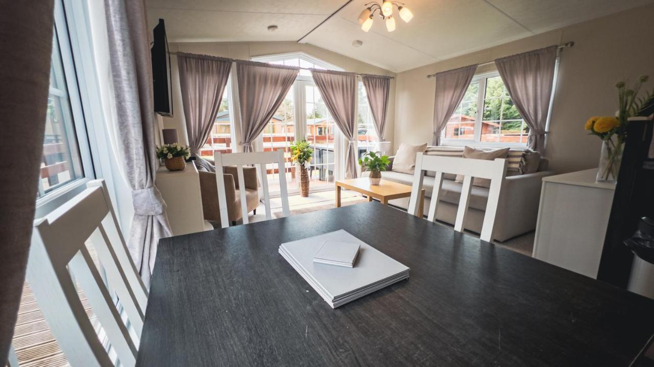 Angie'S Haven, Superb 2 Bedroom Lodge With Hot Tub - Sleeps 6 - Felmoor Park Морпет Екстер'єр фото