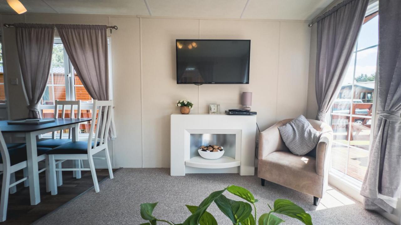 Angie'S Haven, Superb 2 Bedroom Lodge With Hot Tub - Sleeps 6 - Felmoor Park Морпет Екстер'єр фото