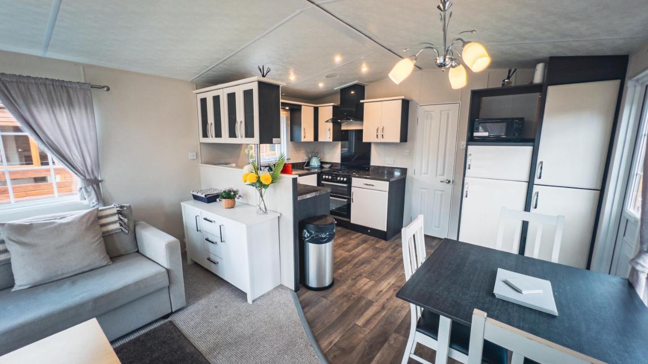 Angie'S Haven, Superb 2 Bedroom Lodge With Hot Tub - Sleeps 6 - Felmoor Park Морпет Екстер'єр фото